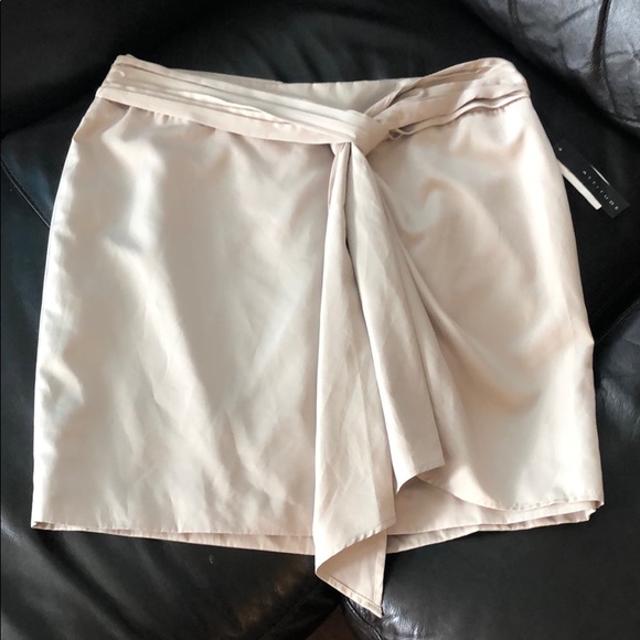 Cream Skirt - Picture 1 of 7